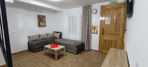 img-20250624-223720-scaled